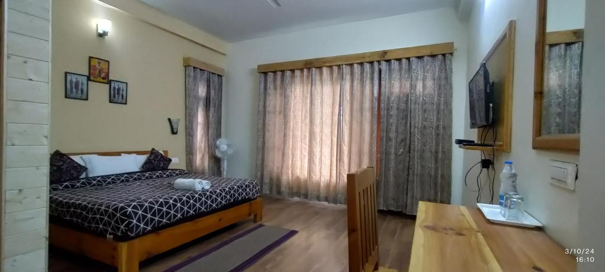 Tirthan Grand Riverside Banjār Exterior foto