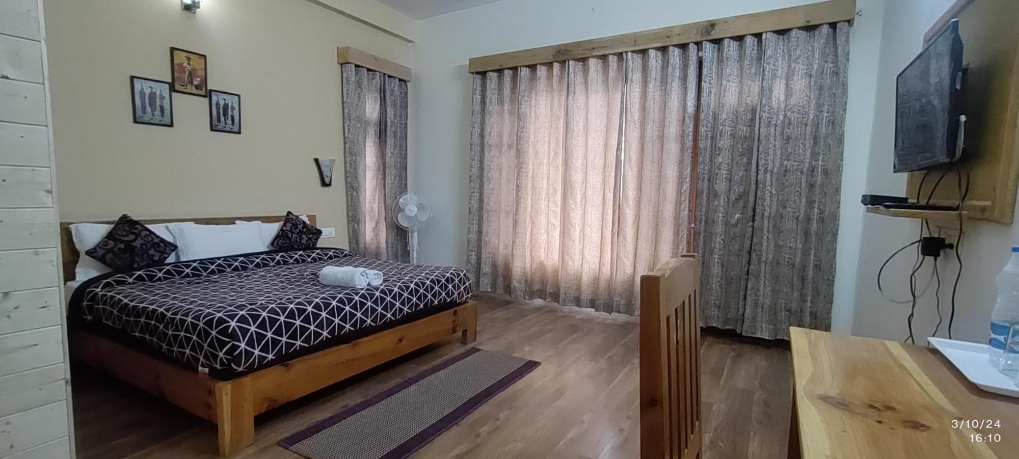 Tirthan Grand Riverside Banjār Exterior foto